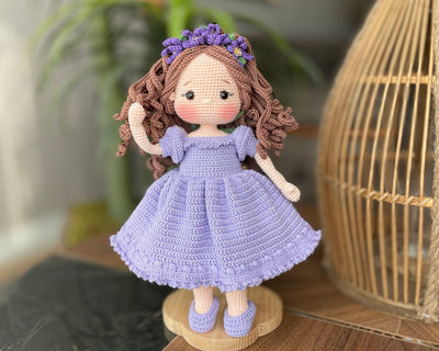 Handmade Pink Princess Girl Doll, crocheted using amigurumi technique. Features a beautiful dress and flower crown, customizable with a name on a leather label. Perfect for kids and collectors.