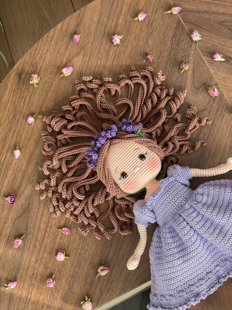 Handmade Pink Princess Girl Doll, crocheted using amigurumi technique. Features a beautiful dress and flower crown, customizable with a name on a leather label. Perfect for kids and collectors.