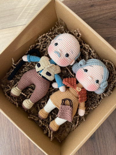 Handmade Grandma and Grandpa Dolls, crocheted using the amigurumi technique, customized with a name on a leather label, lying inside a gift box, perfect for gifts and family decor.