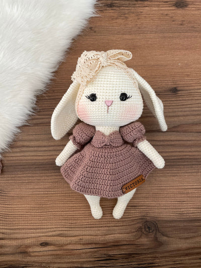 Handmade mink color bunny rabbit couple toy, crocheted with amigurumi technique, personalized with names on leather labels, perfect for gifts and decor.