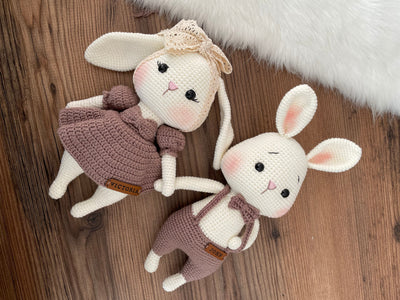 Handmade mink color bunny rabbit couple toy, crocheted with amigurumi technique, personalized with names on leather labels, perfect for gifts and decor.